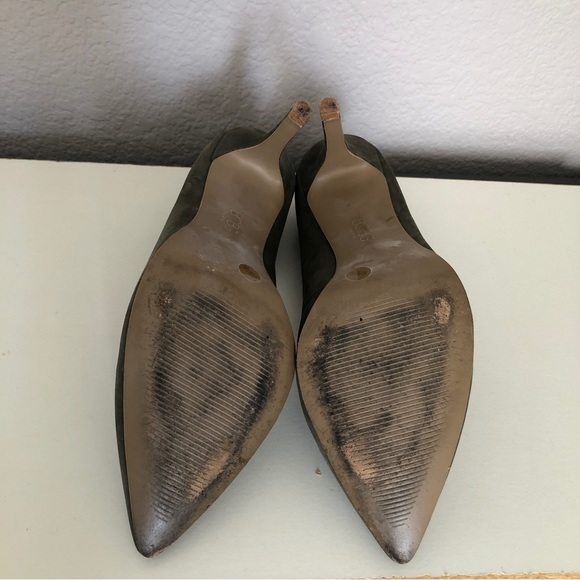 BCBG Olive Green Heel - Size 6.5W - Picture 4 of 4